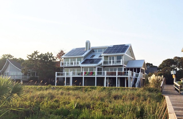 The Ocean Oasis: Newly Renovated Luxurious 6 Bedroom Beach Front Home, Sleeps 18