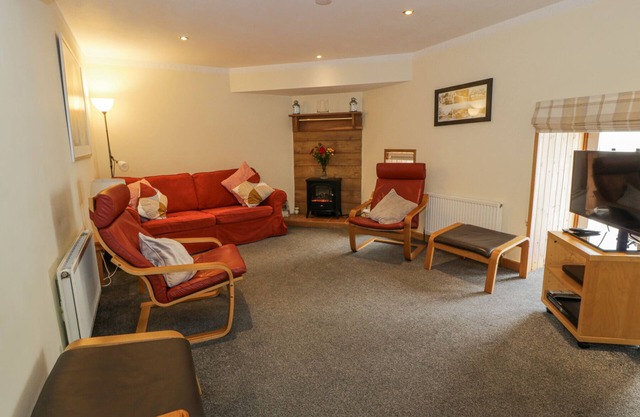 THE OLD BREWERY STORE, pet friendly in Gatehouse Of Fleet