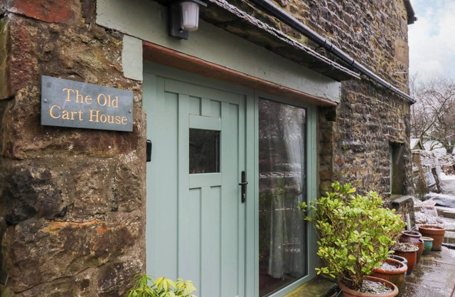 THE OLD CART HOUSE, pet friendly, with a garden in Sedbergh