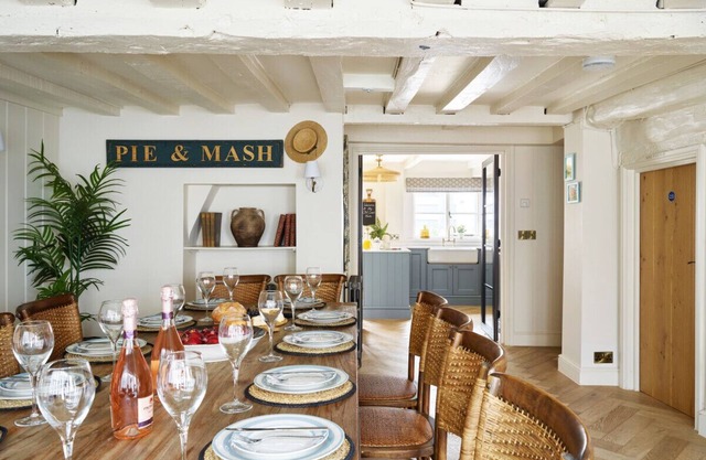 The Old Coach House - Sleeps 14