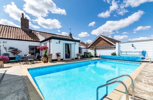 The Old Coach House - Two Bedroom House, Sleeps 4