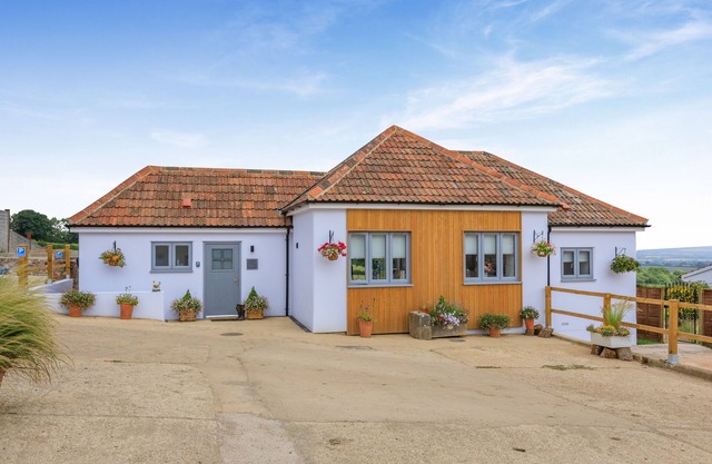 The Old Piggery - Heavenly Views Cottage
