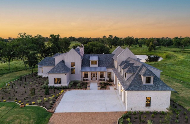 The One for Starry Nights - Luxury Estate for 16 near Brenham & Round Top