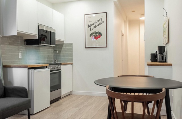 The Oscar Peterson Studio | AC | TV | Near a Metro