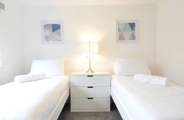 The Osprey - Comfortable 3-Bedroom Stay for Business or Leisure