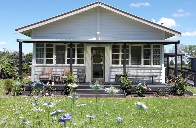 THE PAEROA BUNGALOW