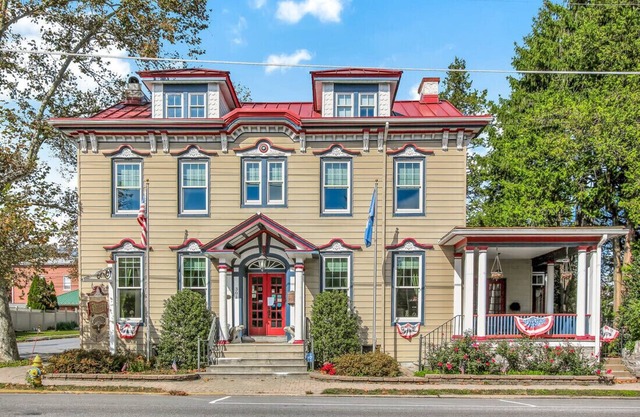 The Patriot House Near Hersheypark, LVC, Mt. Gretna, Renaissance Faire!