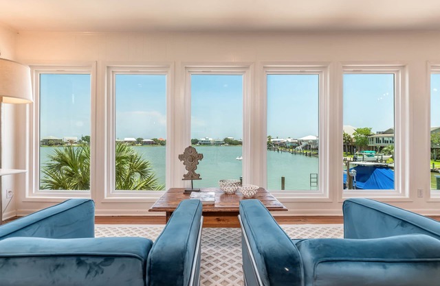 The Pearl | New Years Eve with ocean breeze. Book today