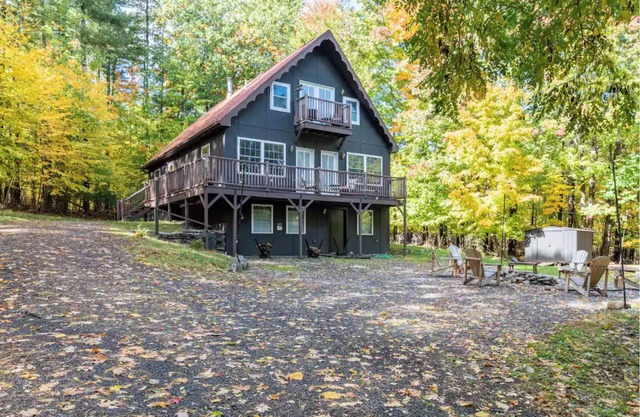 The Pine Tree Chalet: Perfect Getaway in Catskills