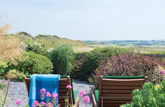 THE POINT, pet friendly, with a garden in Polzeath