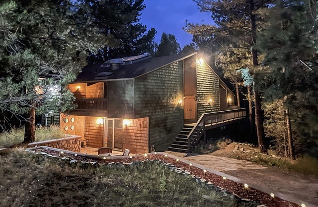 THE PONDEROSA ON CHALK CREEK Creekside Mountain Home