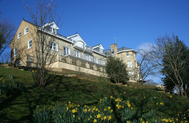 The Priory - decking, sea views, free wifi + parking