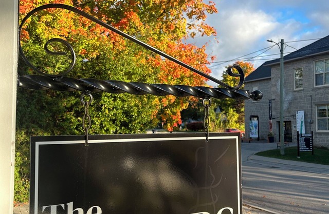 The Rainforest Suite: cozy & spacious Suite right in Downtown Elora