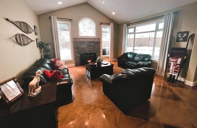 The Range-Mountain Lodge & Hot Tub