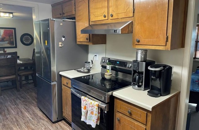 THE RED ARROYO TOWNHOUSE - Just minutes away to any area in San Angelo! !