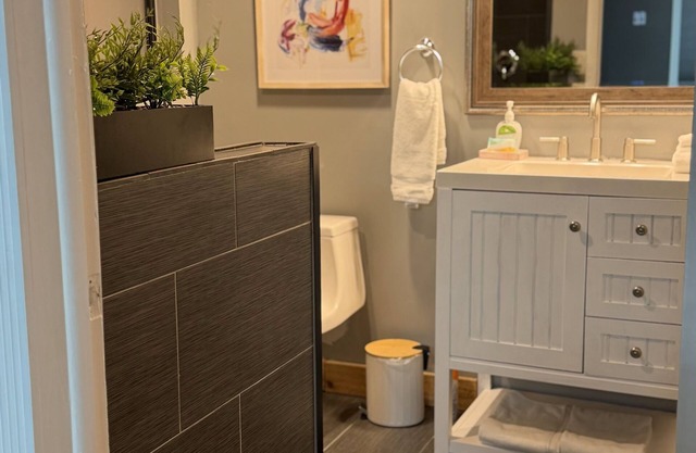 The Red Room at Den of Sin – Wilton Manors FL