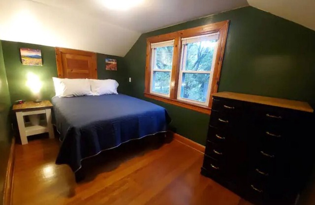 The Redhouse, off street parking, washer+dryer