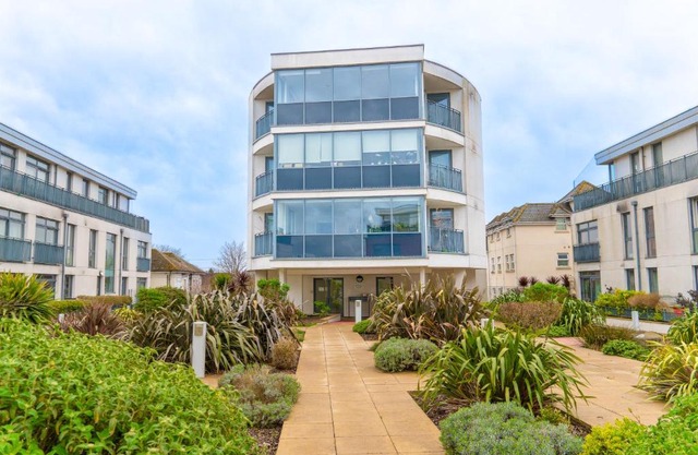 The Regency Suite - Modern 2-Bed 1-Bath Apartment