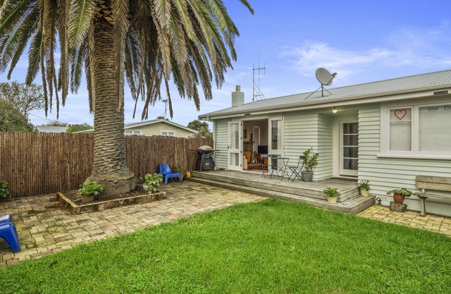 The Remodelling Room - Mount Maunganui Cottage
