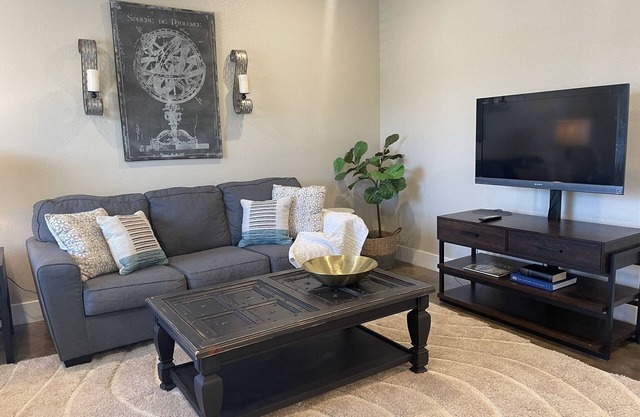 The Retreat at Belmont Village! Under 5 minutes from Baylor NEW NEIGHBORHOOD