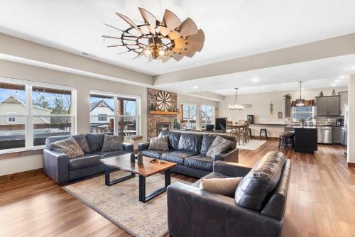 The Rock at Branson Cove - 5 BDR on Table Rock