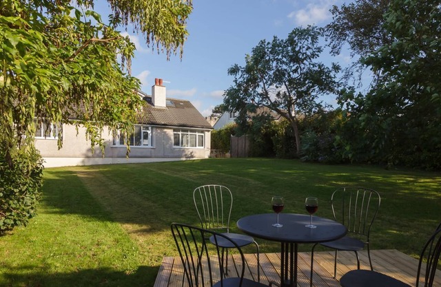 The Rowans - a holiday cottage that sleeps 9 guests in 4 bedrooms