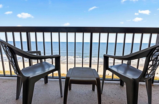 "The Salty Compass" 3 Bedroom Ocean Front View