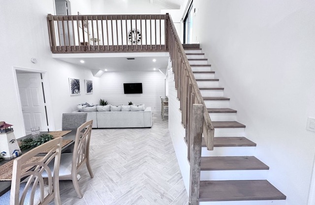 The Sand Castle - WALK TO BEACH!