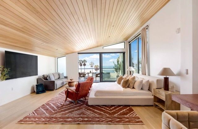 The Santa Monica Sunset - Beachfront Luxury