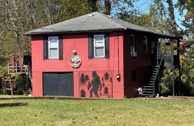 The Sasquatch Hideaway: Private 1BR Adventure Loft