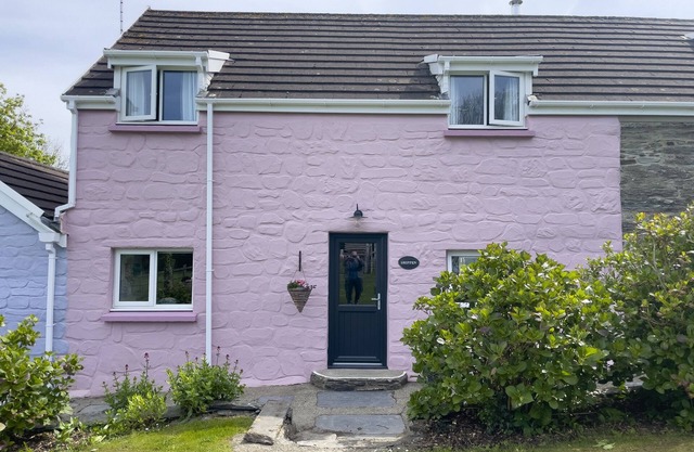 THE SHIPPEN @ CANLLEFAES, pet friendly, with pool in Cardigan