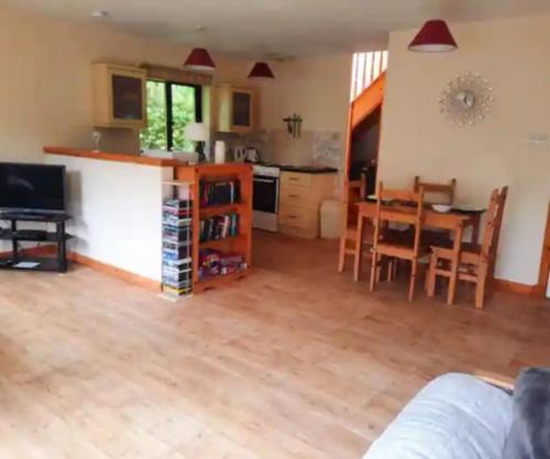 The Singing Heart, TirNaNog Cozy Cottage near Lochgilphead !HIDDEN GEM!