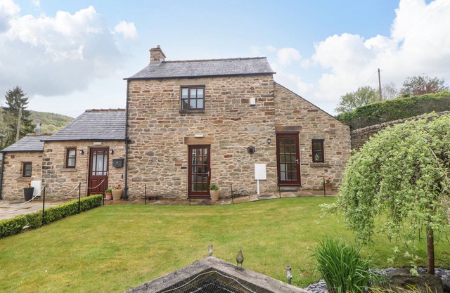 THE SMITHY, romantic, character holiday cottage in Calver