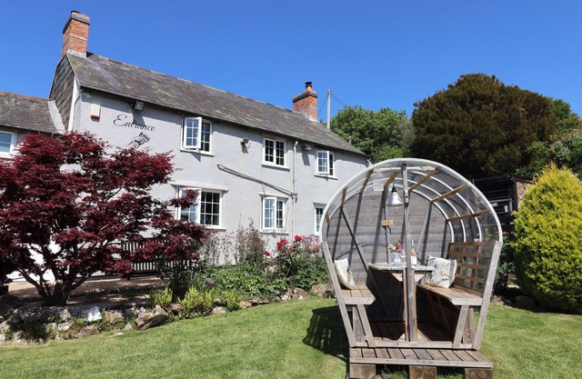 THE SPYWAY INN, romantic, with a garden in Bridport
