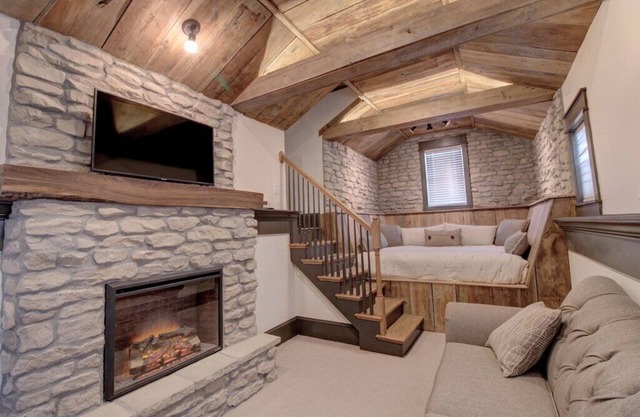 The St. Charles Guest House, lovely historic home, fun for families and groups