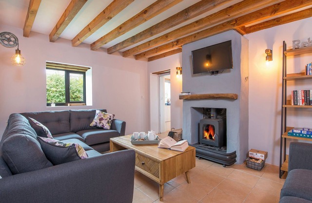 The Stables and Bullpen, Holiday Cottage Castlemartin, Sleeps 6, 3 bedrooms, bathrooms