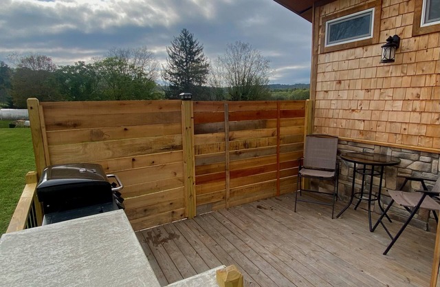 The StarGazer farm Stay 20 mins from hocking hill w/fast internet