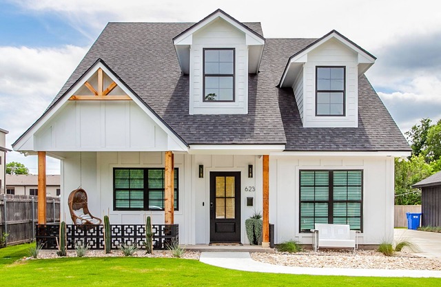 The Sterling House: Brand New Home Steps from Magnolia