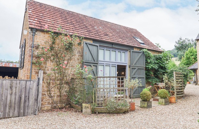 THE STONE BARN, romantic, luxury holiday cottage in Bridport