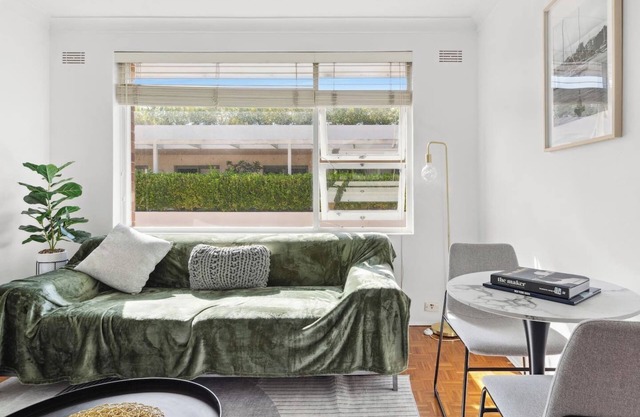 The Sunlit Fern Minutes from Dining and Coastline