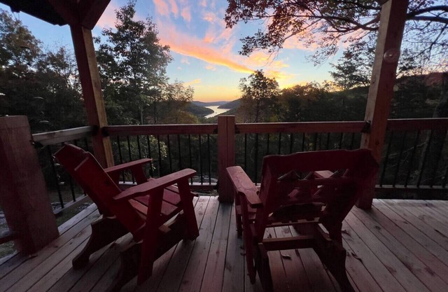 The Sunrise Cabin w/Amazing Views