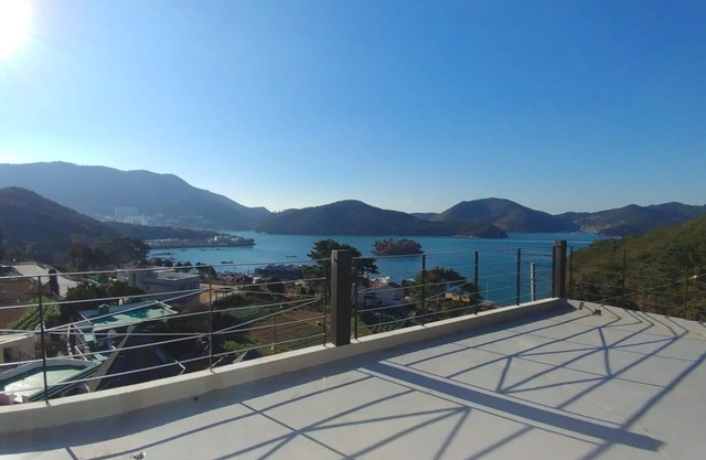 The sunset is a beautiful house. Quiet and independent.