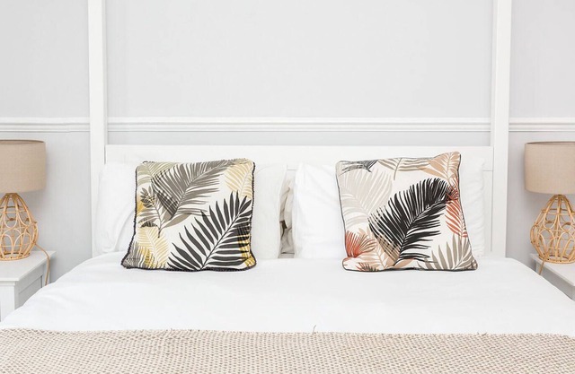 The Swan Apt | Sea View from Every Room | No Fees