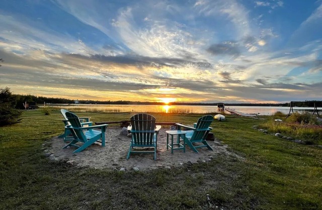 The Toasted Marshmallow Lakeside Retreat