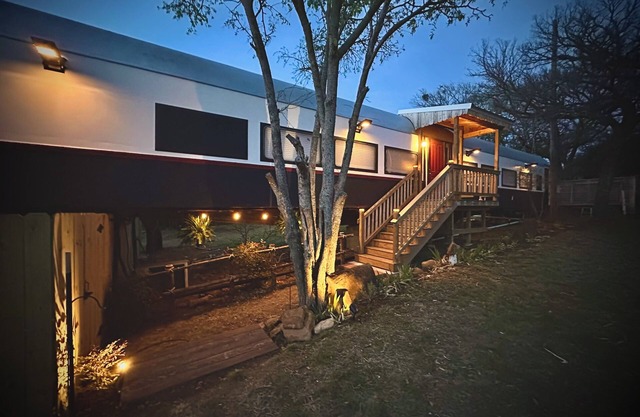 The Train - Unique Travel Stay - Vintage Pullman Railcar with Modern Comforts