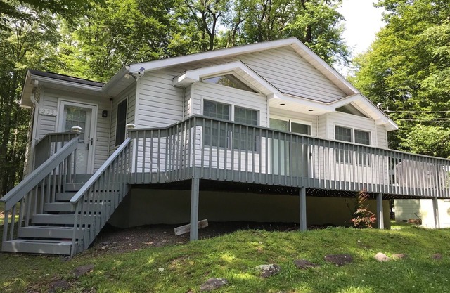 “The Trout House” – your perfect getaway Pocono Lake Home @Arrowhead Lake