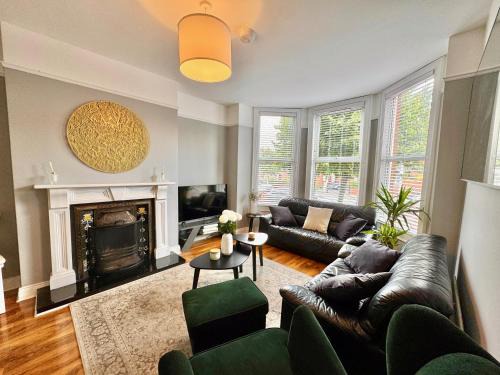 The Urban Oasis - Great location near Pubs, Restaurants and more! Bus links on doorstep