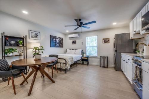 The Vanderbilt Mansion Apt 12 Near Downtown & TWU