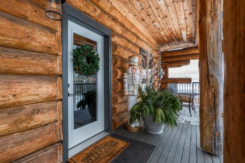 The View Point Lodge Cozy Log House with Hot Tub