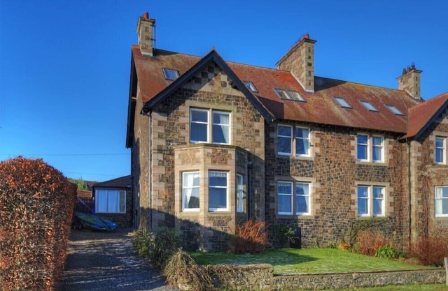 THE VILLAS NO3, family friendly, with open fire in Embleton